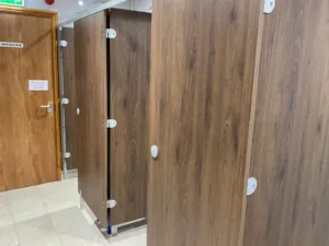 Changing cubicles with wooden doors and white marble-effect walls at Firtree Swimming near Sedgefield. Supplied by Epcot Cubicles Darlington 01325 366666 sales@epcotcubicles.com